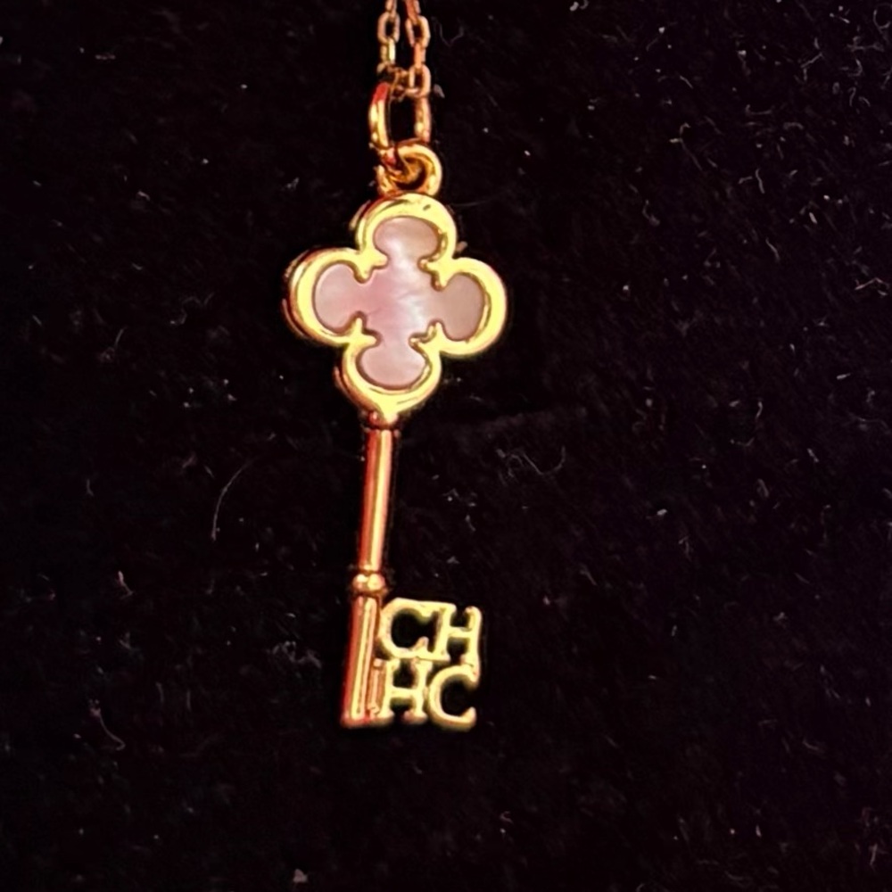 Carolina Herrera Gold Key Necklace (Excellent Cond. NWOT) - Picture 5 of 6